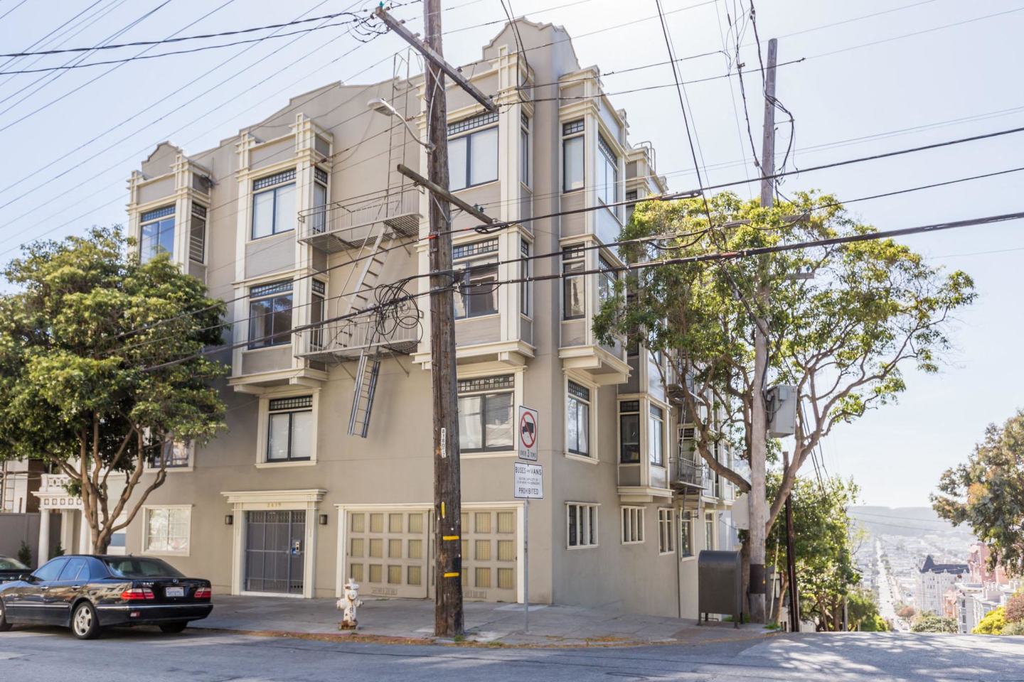 2459 Larkin Apartments Image 10