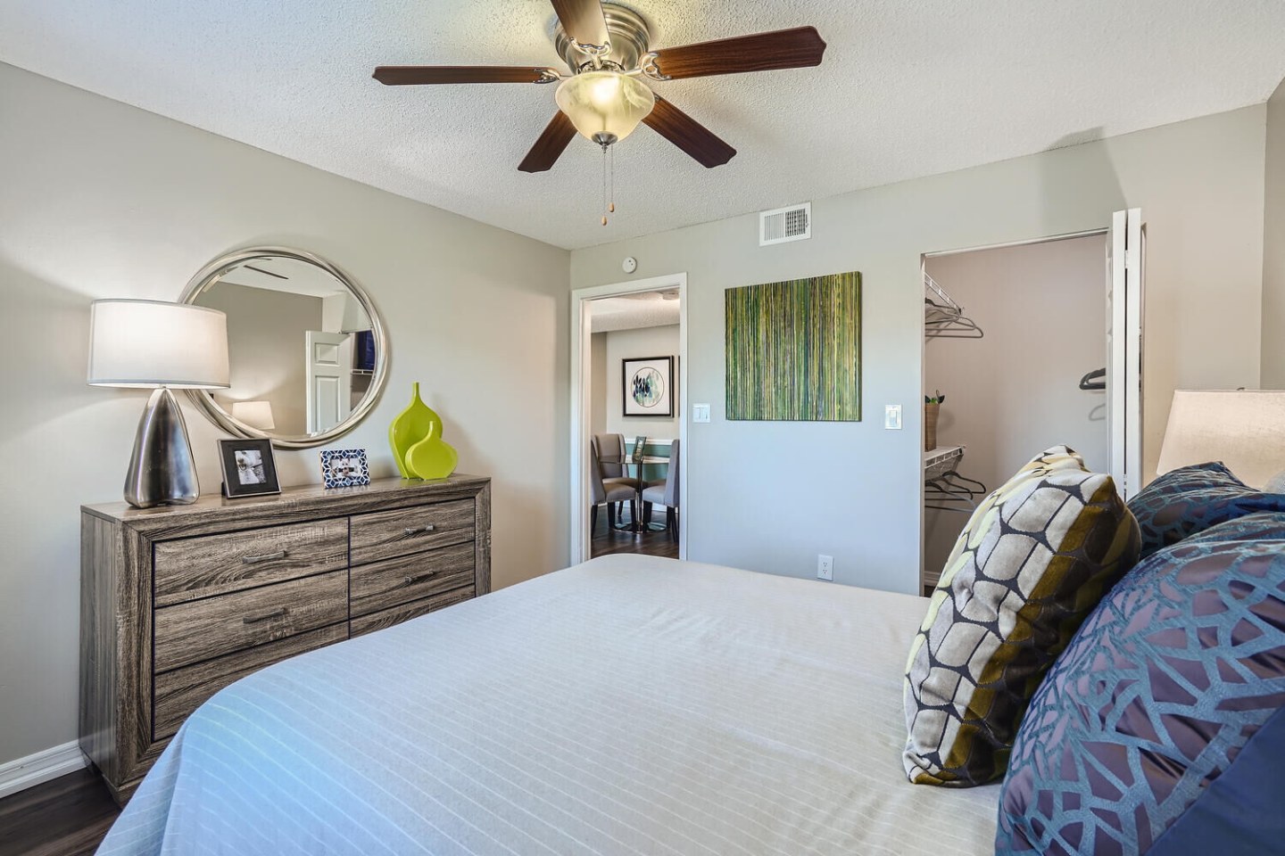 Lakeside Central Apartments Image 7