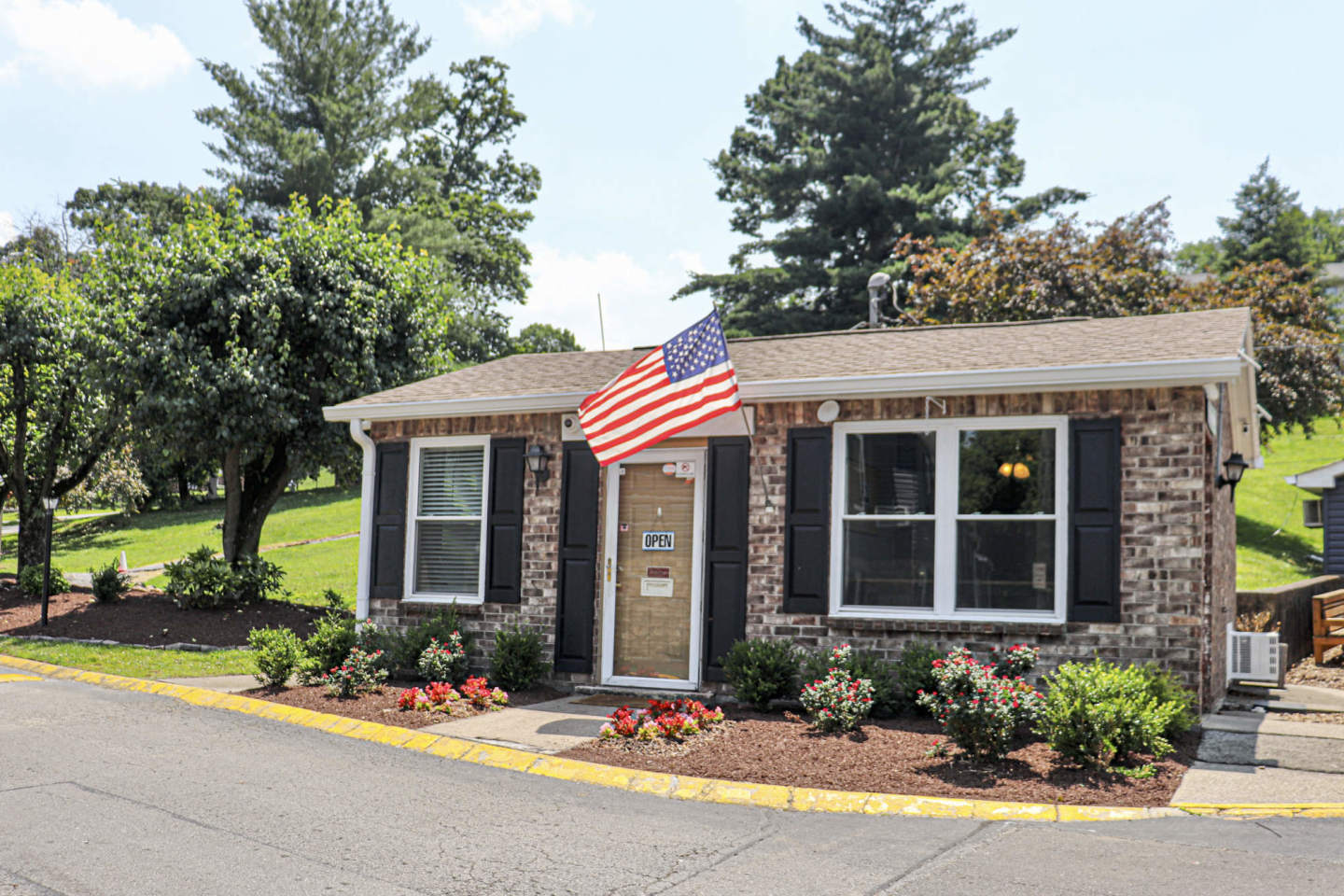Glastonbury Woods Apartments Image 9