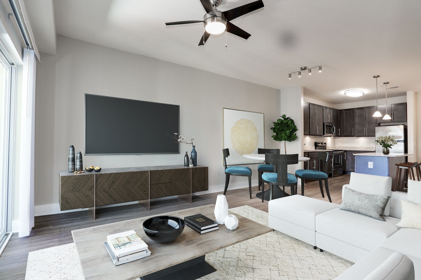 800 Carlyle Image 1