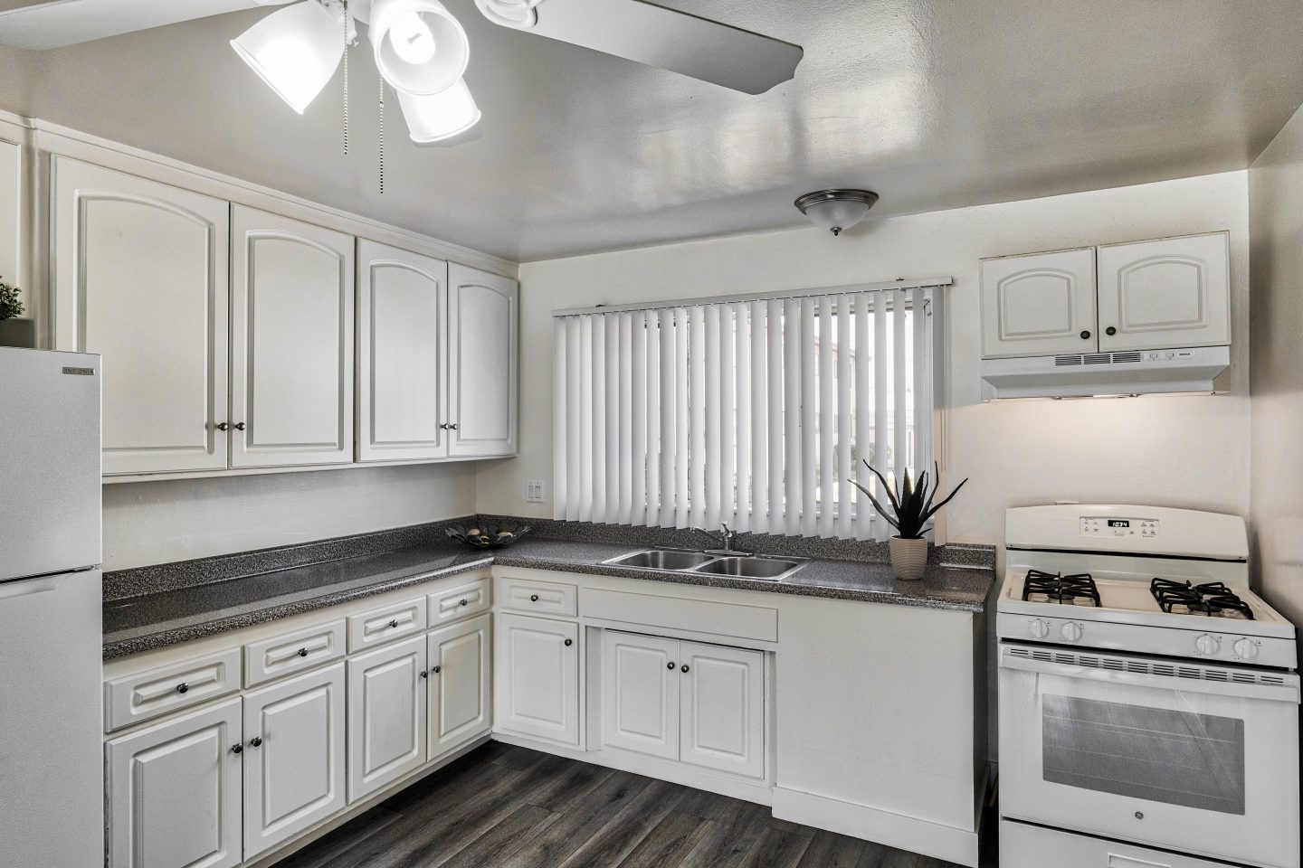 Serrano Apartments Image 4