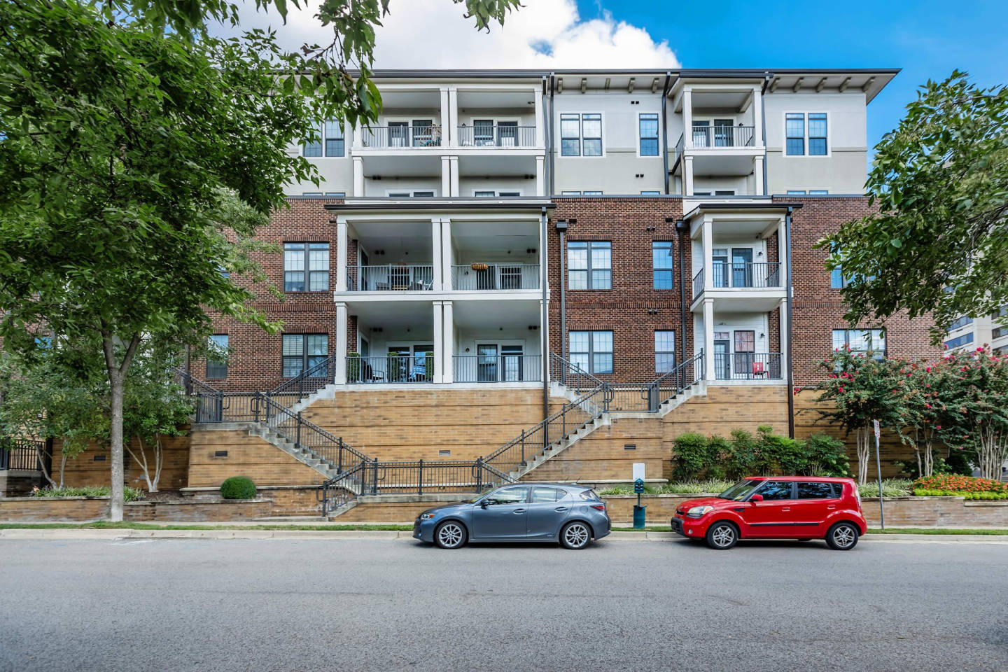 1810 Belcourt Image 45