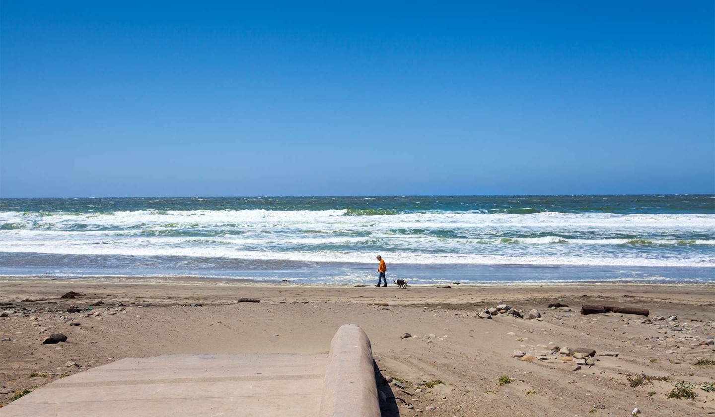 Pacific Bay Vistas Image 23