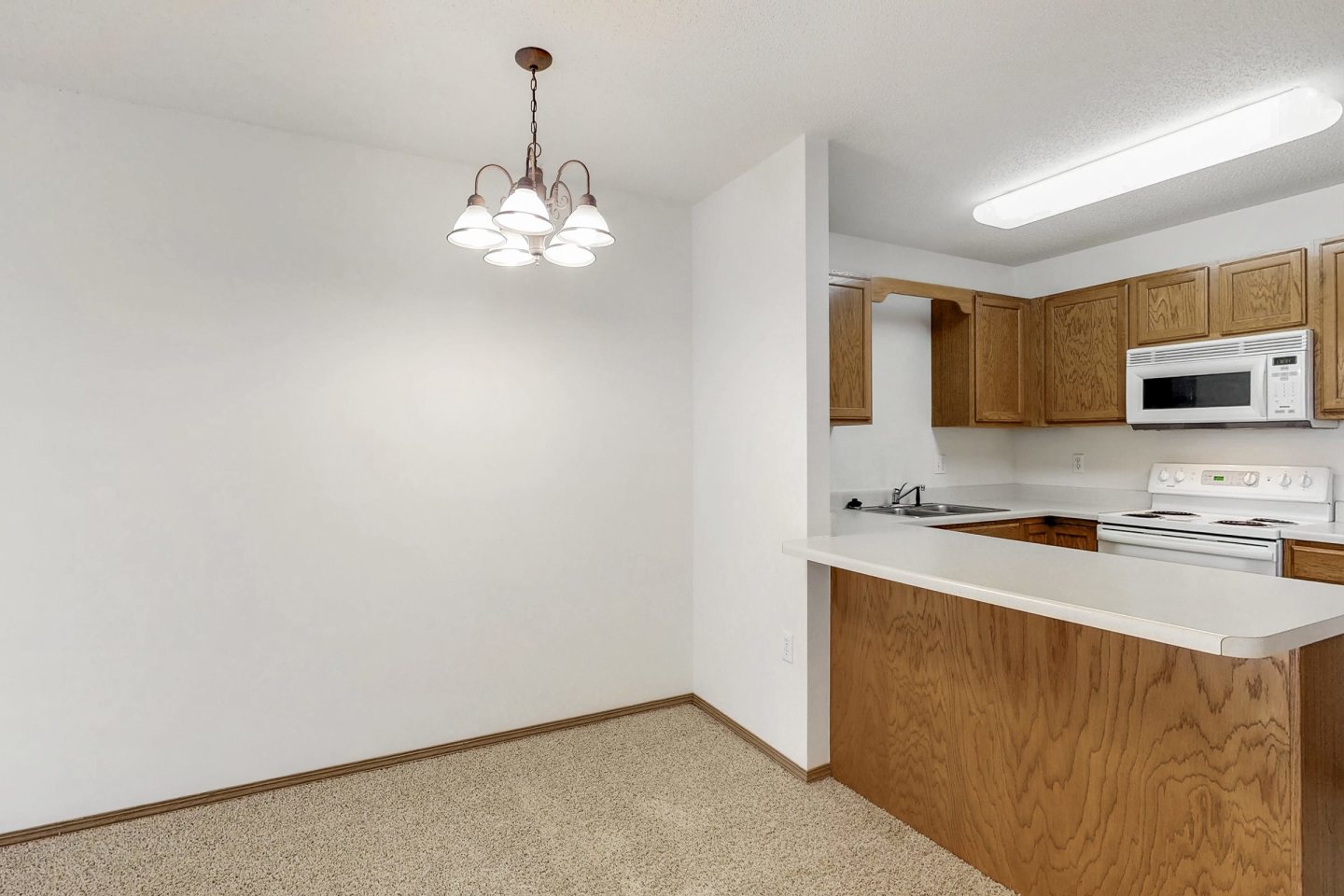 Platinum Valley Apartments Image 42