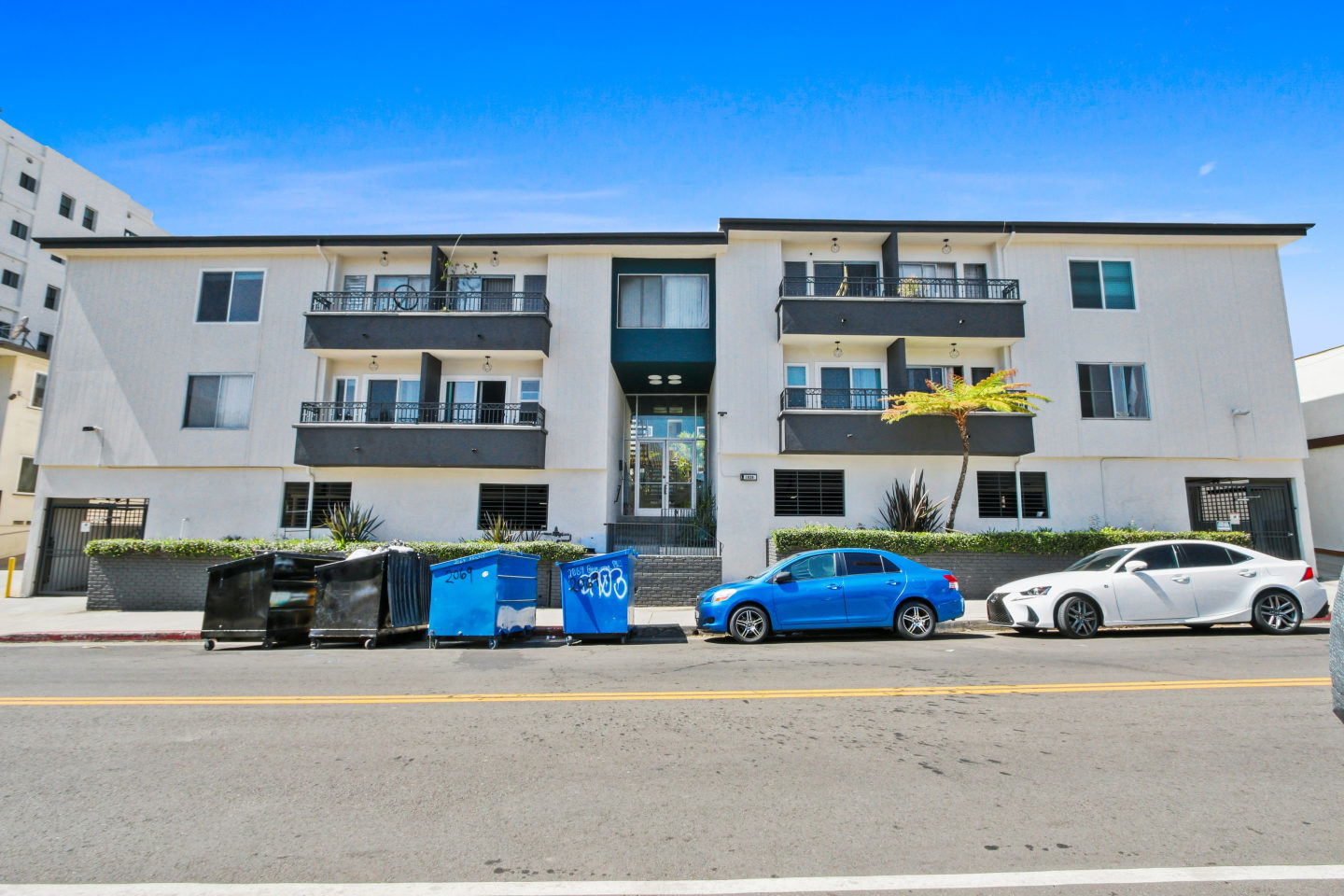 Hollywood Hills Apartments Image 8