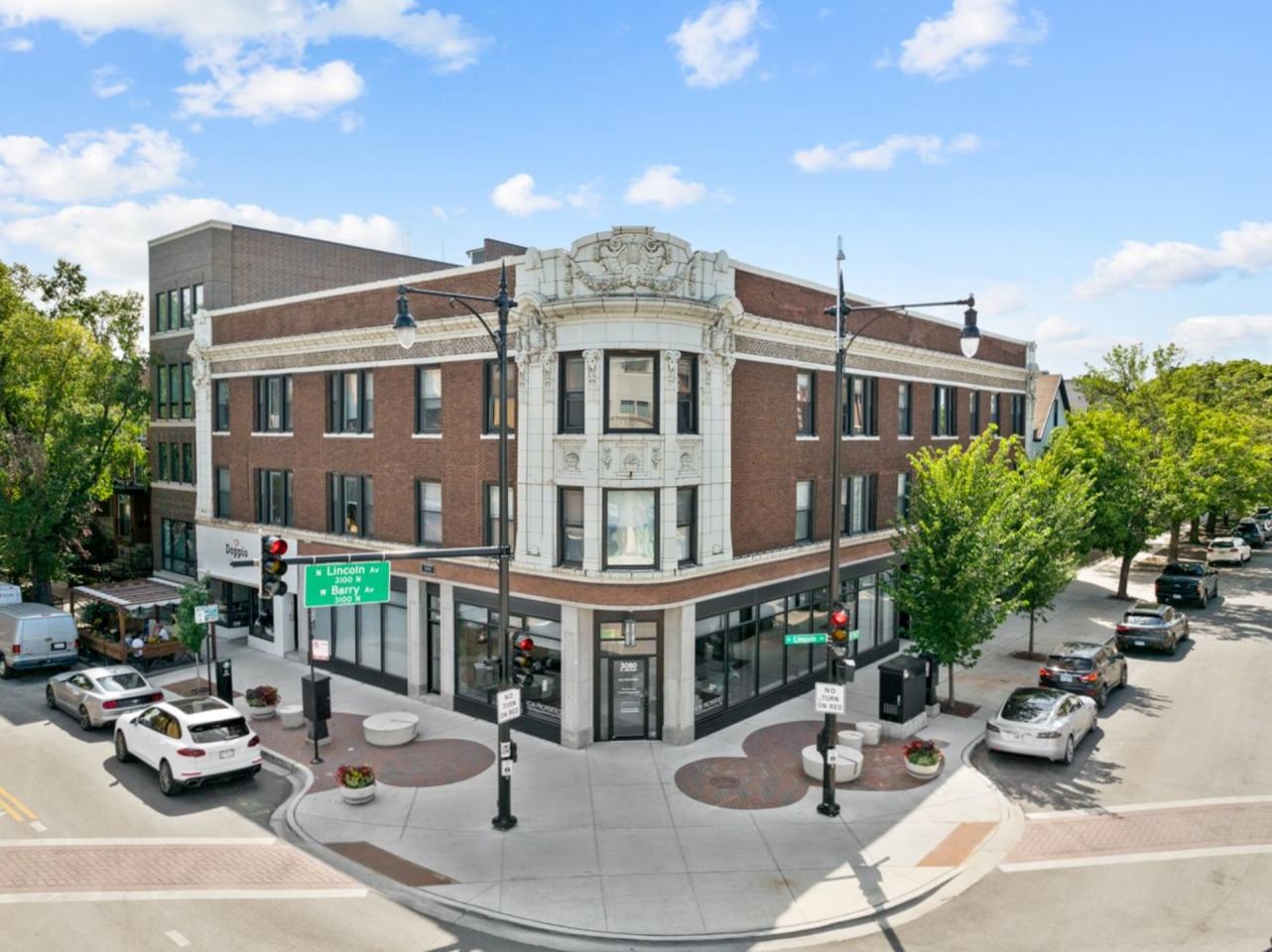 3054-58 N Greenview / 1507-11 W Barry Image 1