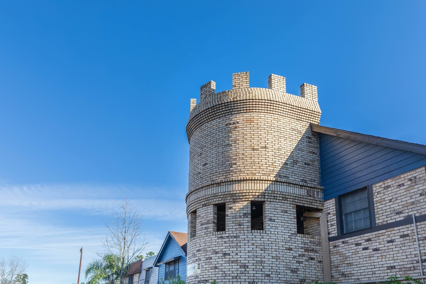 Camelot Apartments Image 18