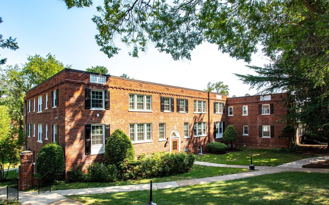 Colonial Village Apartments Image 15