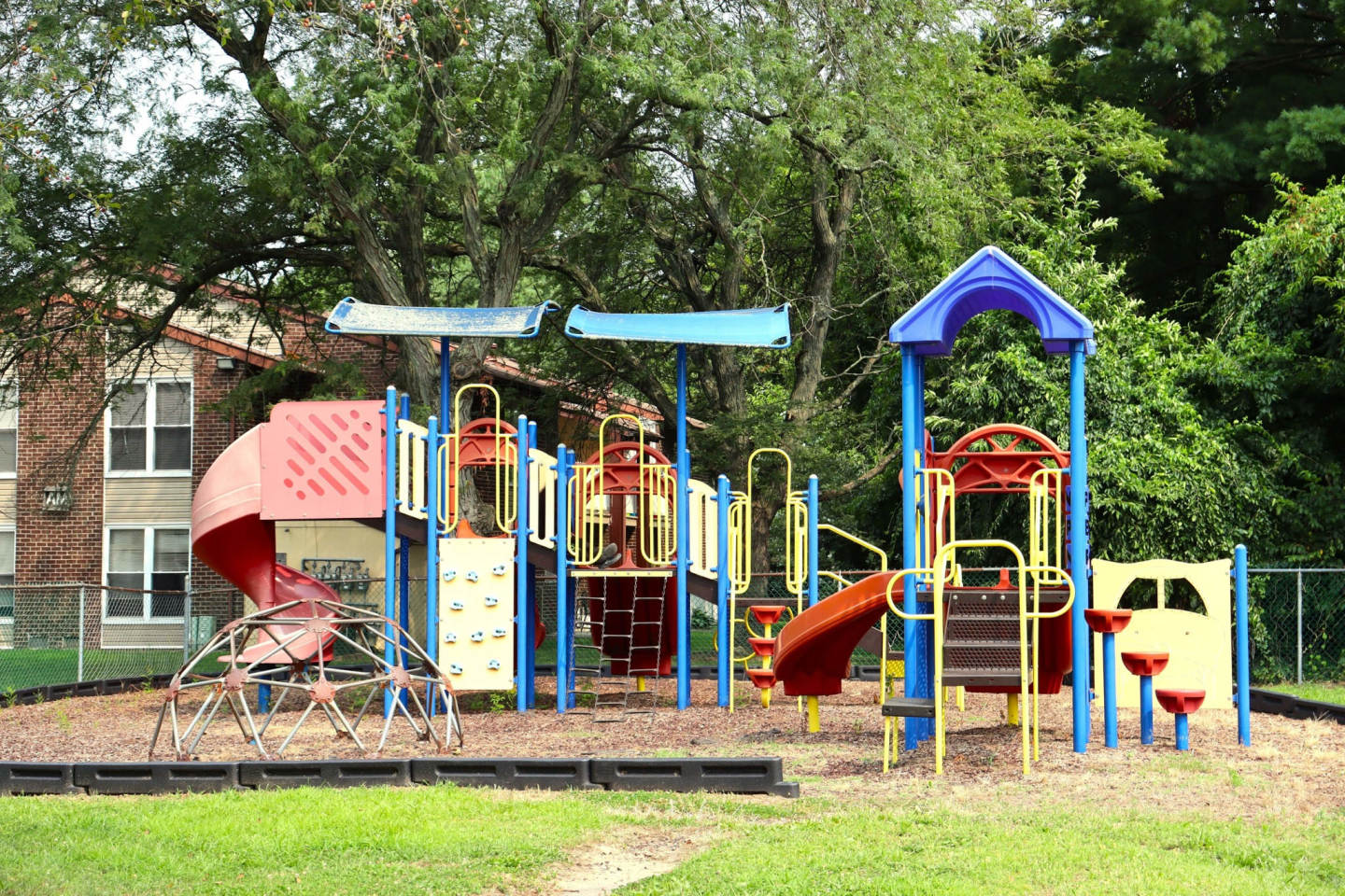Edgewater Manor Image 9