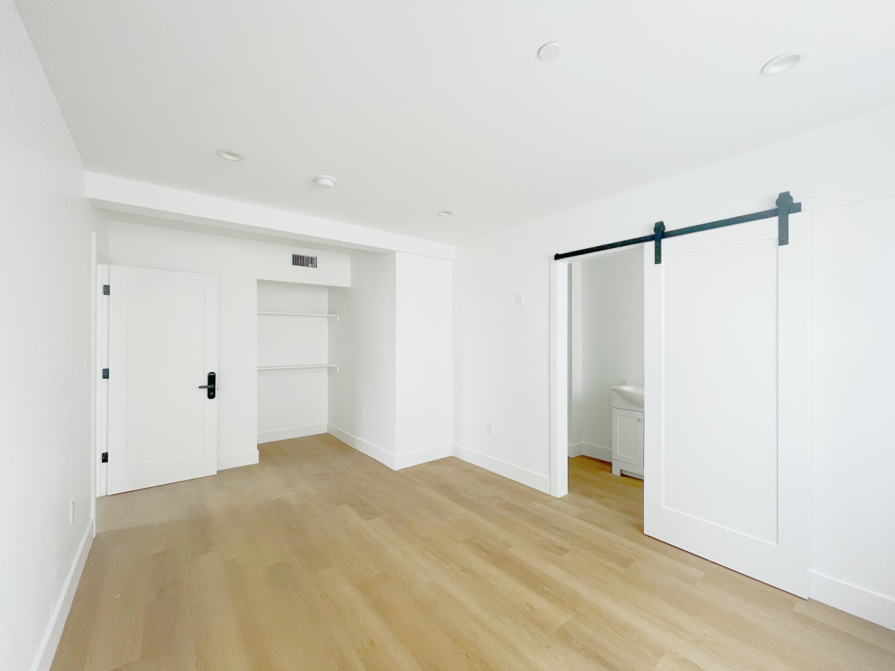 1351 W 37th Street - Co-Living Image 4
