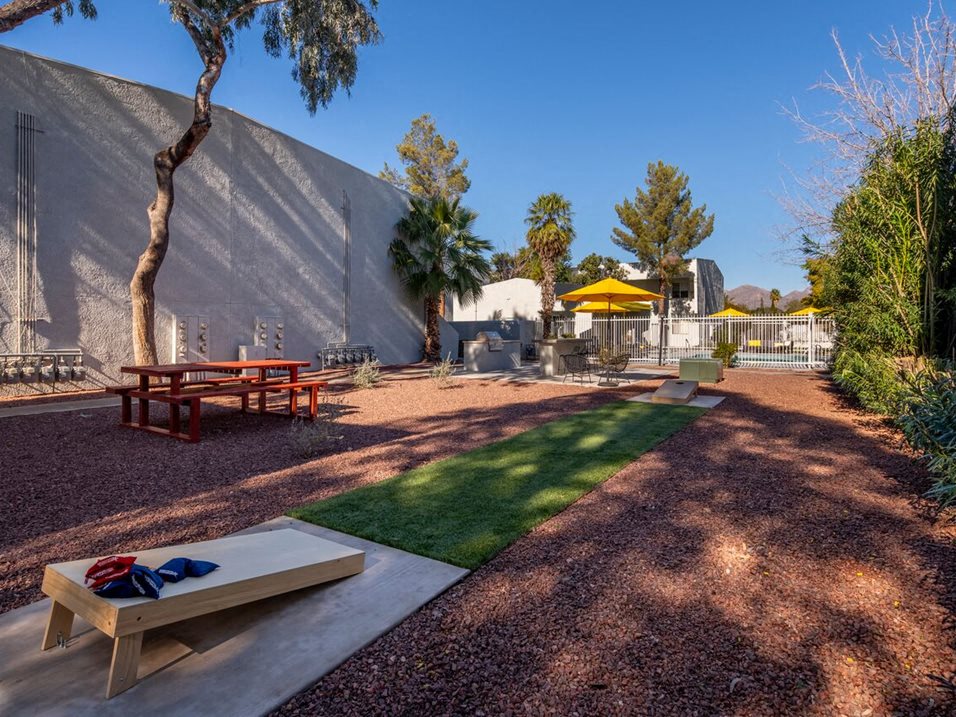 Latitude 32 Image 8
