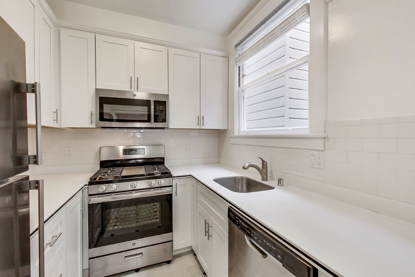 1610 LOMBARD Street Image 23