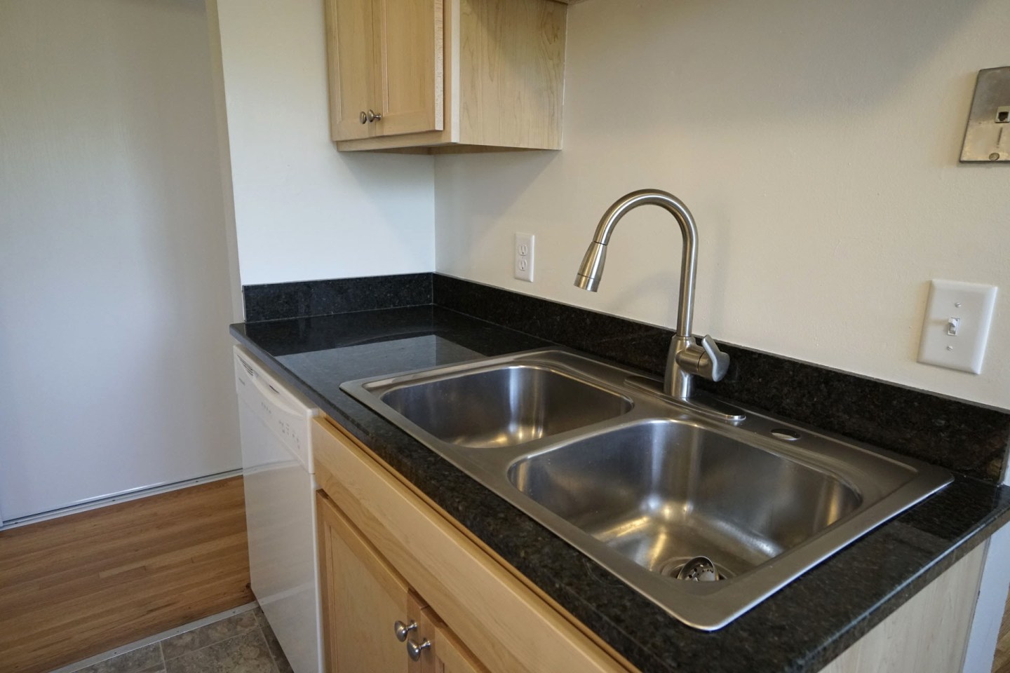Como Lakes Apartments Image 20