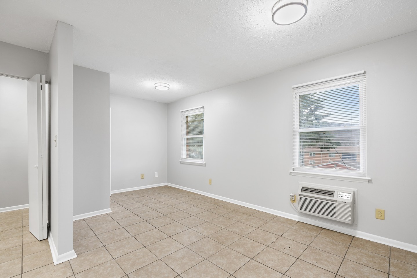 Riverview Apartments Image 10