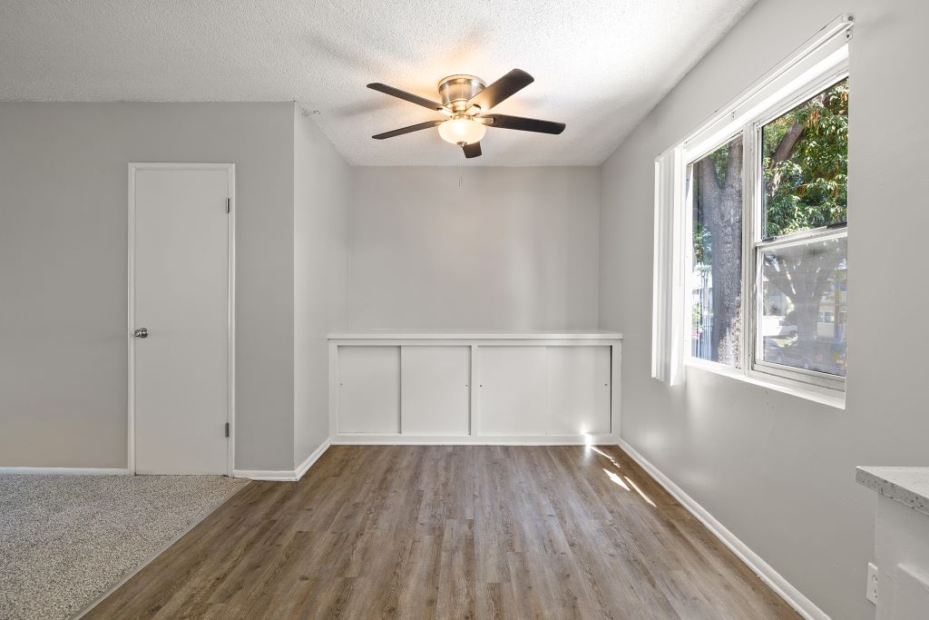 Roxanne Apartments Image 3