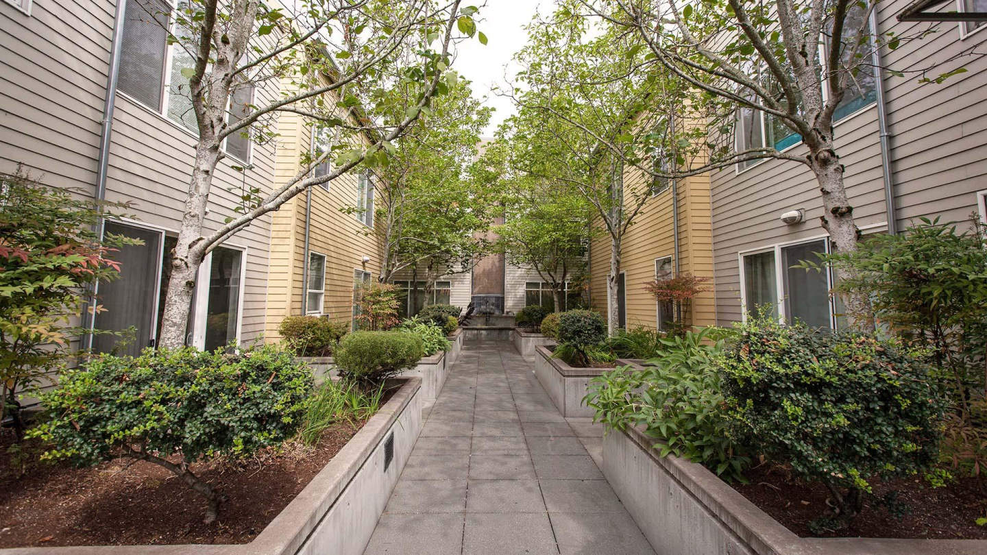Broadway Place Image 12