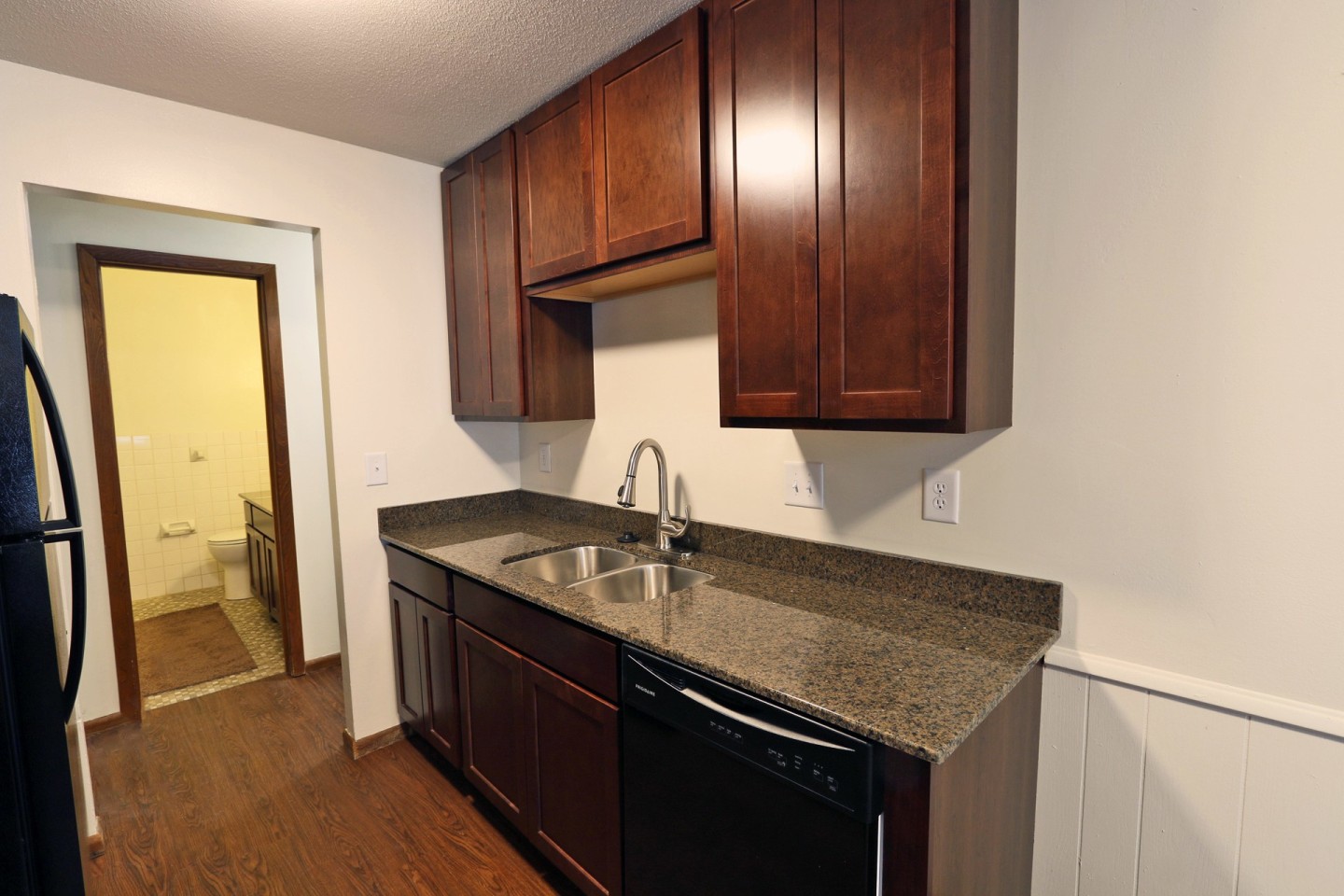Apache Manor Apartments Image 3