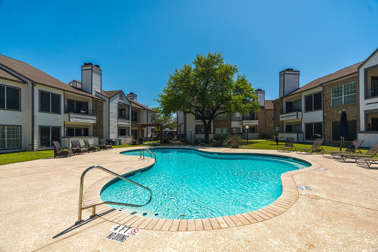 Oaks Of Arlington Image 3