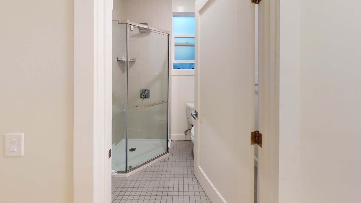720 Jones Street Image 16