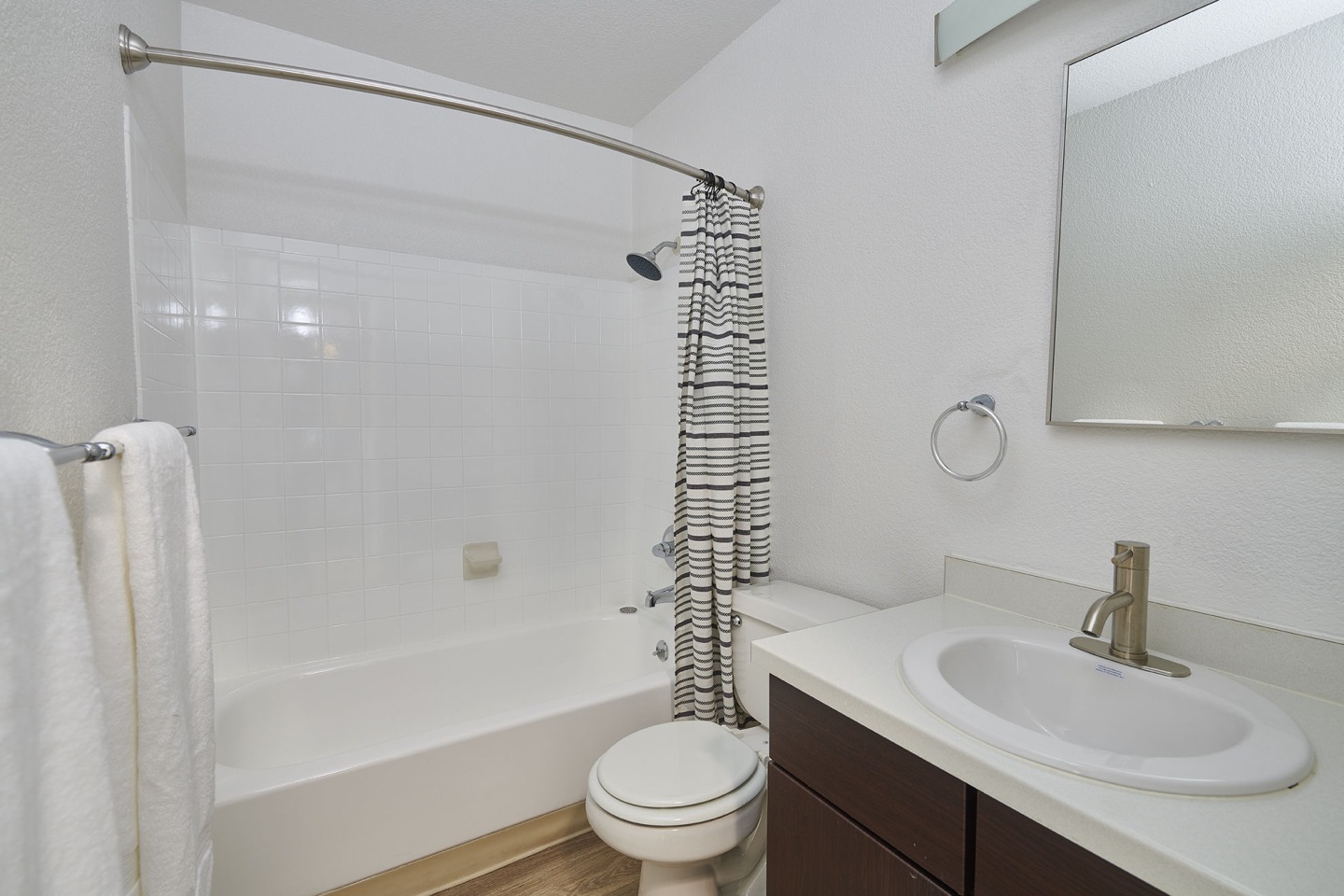 Lakeview Towers at Belmar Image 33