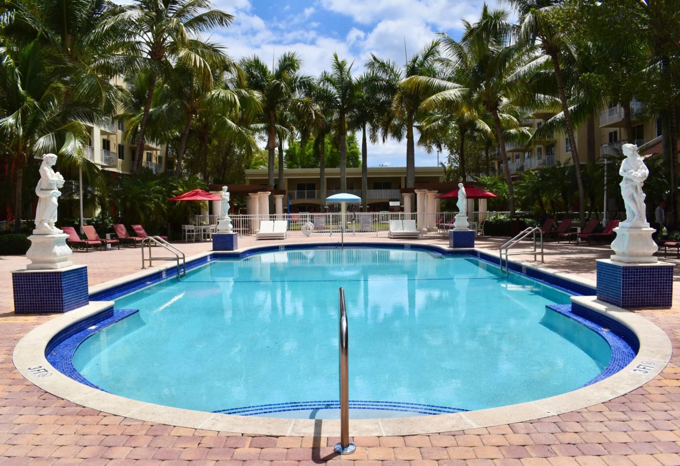 Country Club Towers Image 2