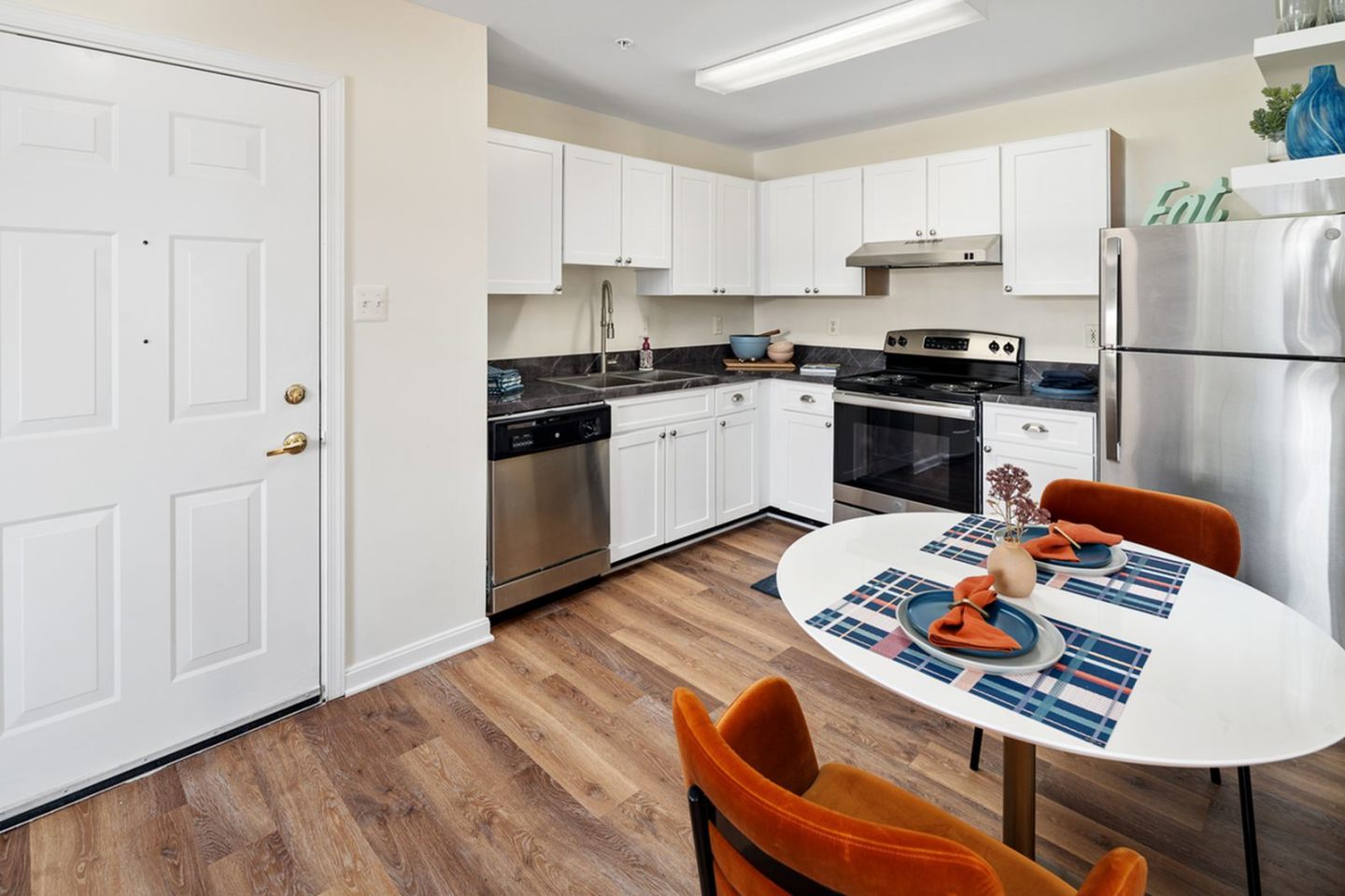 Senior Housing - Manchester Lakes Apartment Homes Image 5