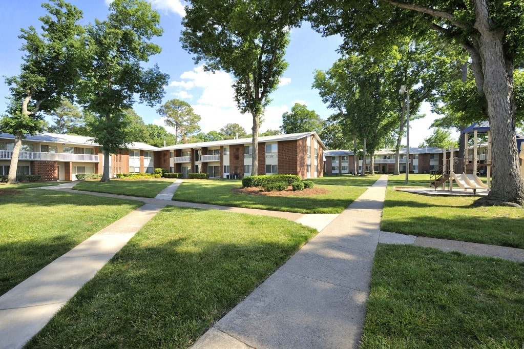 Pinewood Gardens Apartments Image 21