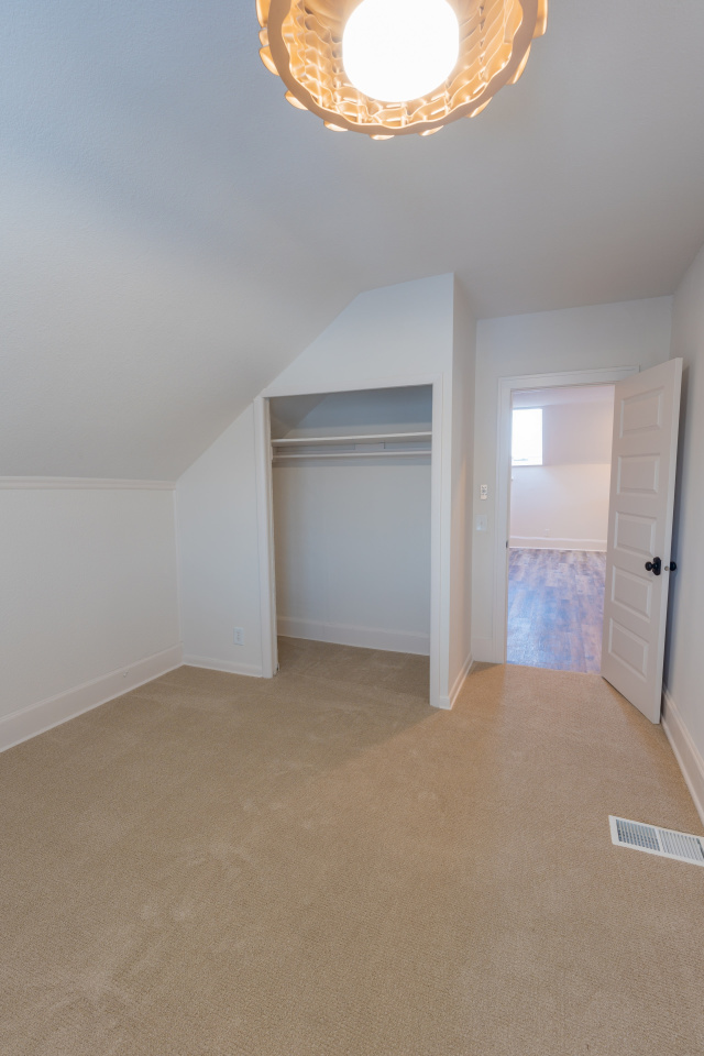 2541 Garfield Image 26
