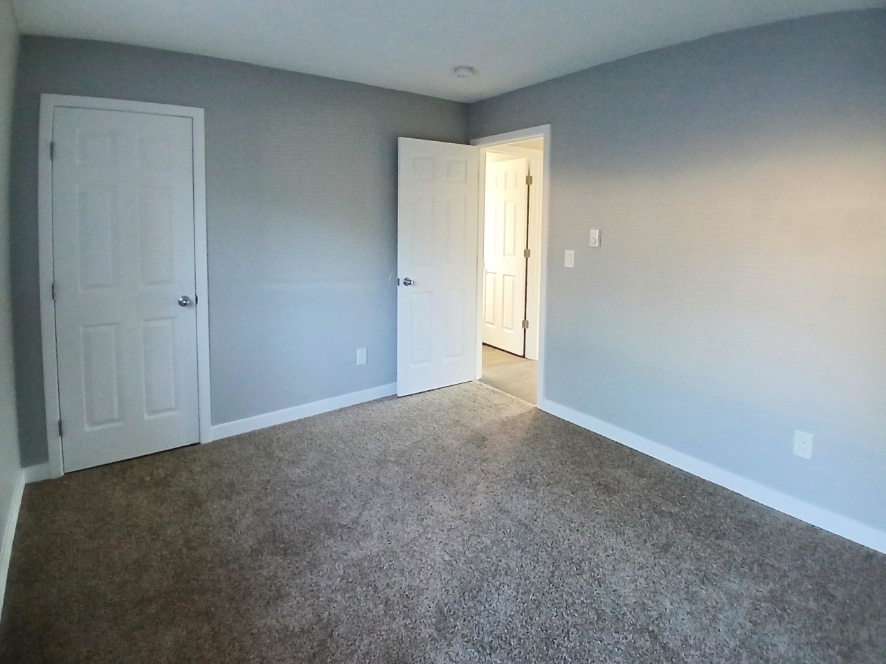 Phoenix Court Apartments Image 1