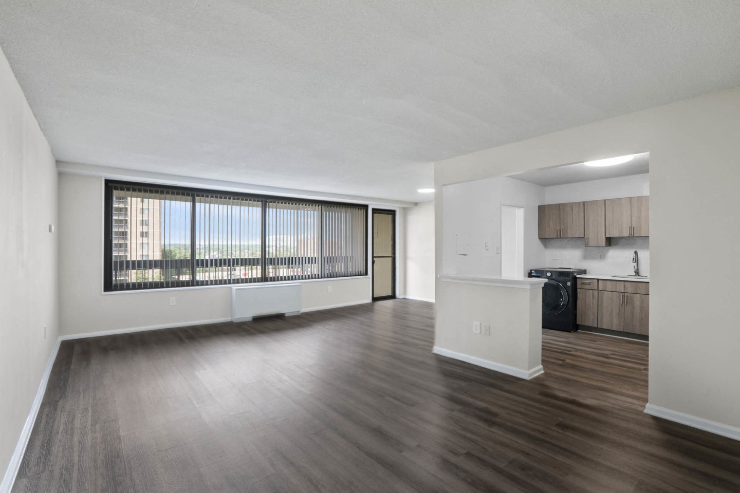 Skyline Towers Image 16