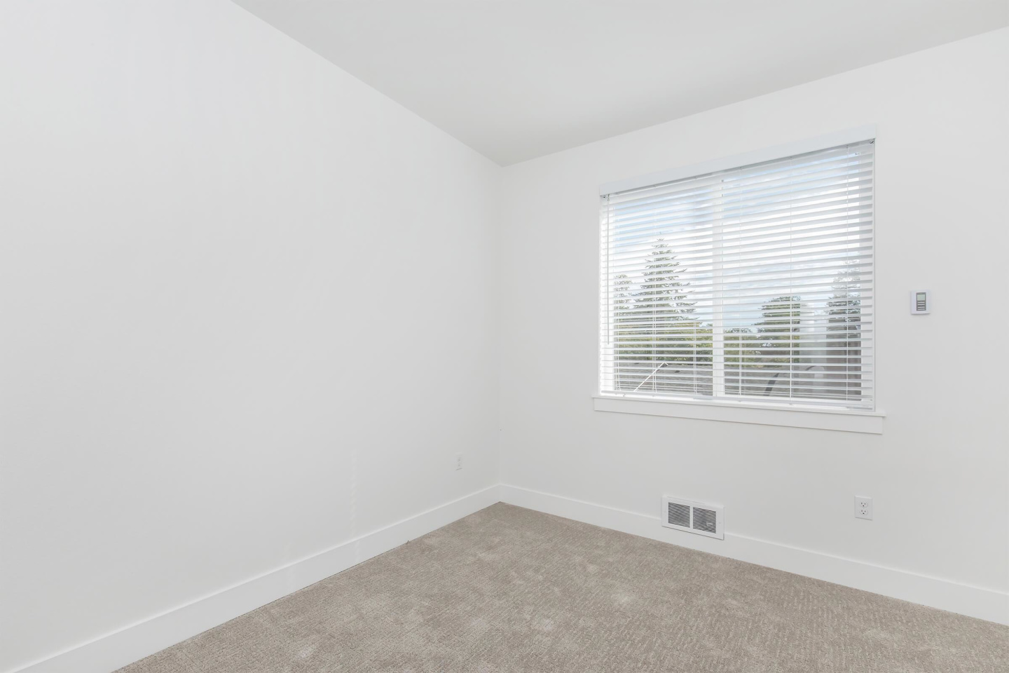 Lakeview Apartments Image 39