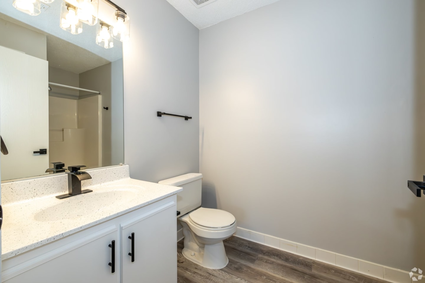 The Landings at Steele Creek Apartments Image 20