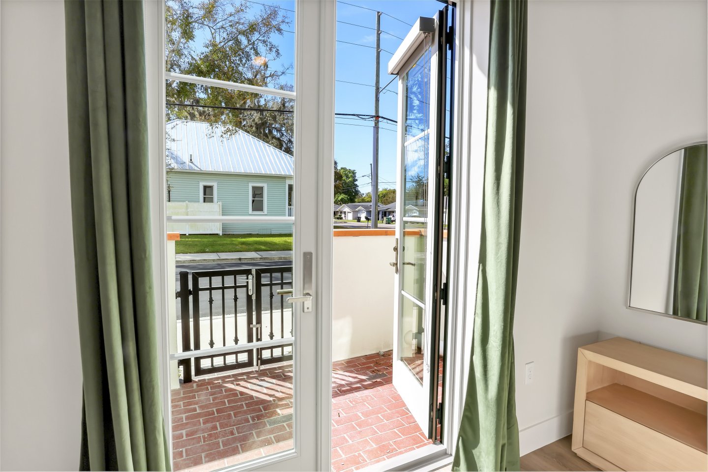 Smith + Main Boutique Living Image 7