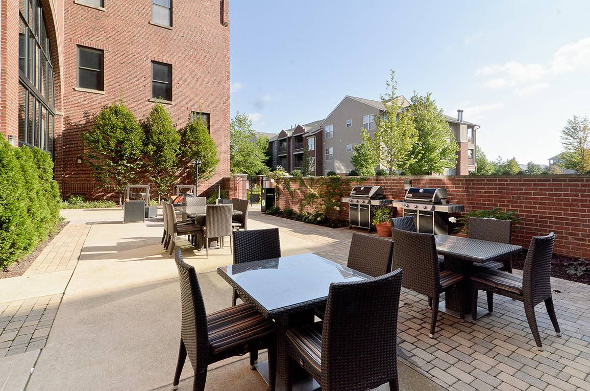 Ovaltine Court Image 15