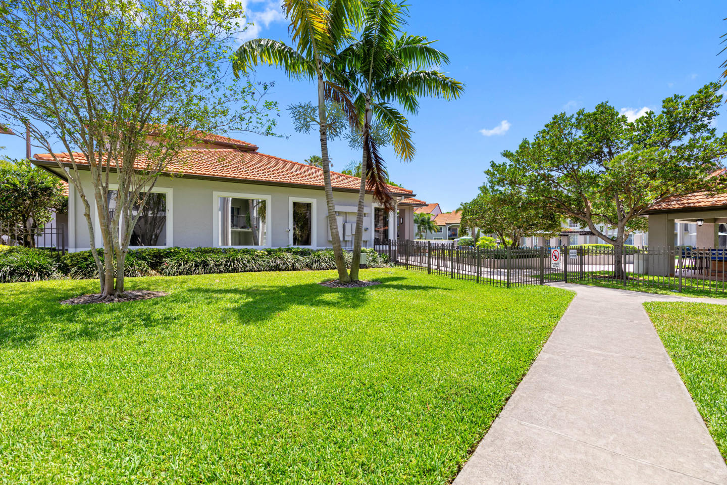 Sunset Gardens Apartments Image 73
