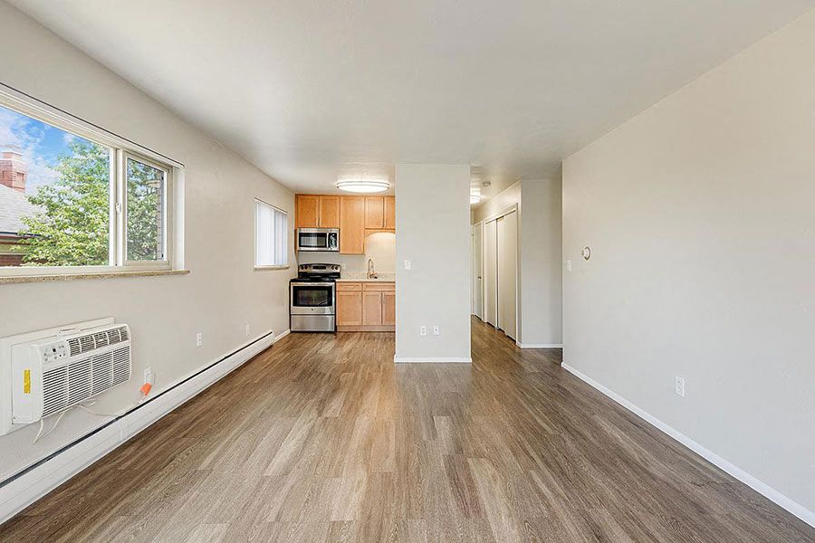 1120 & 1136 York Image 7