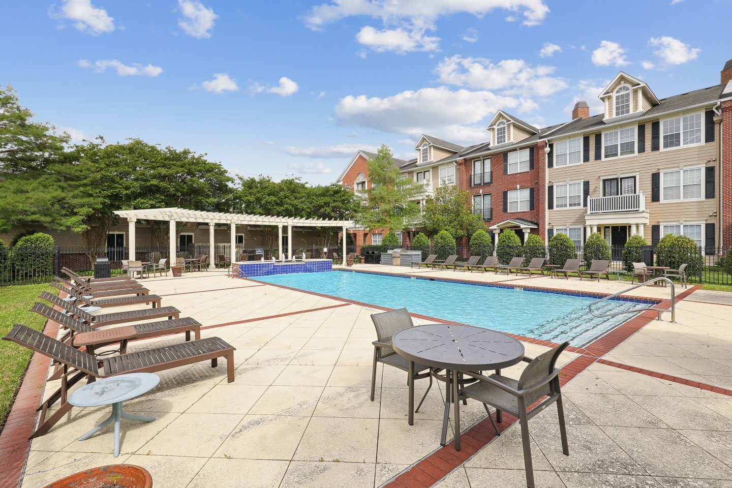 Nav850 at Olde Towne Image 2
