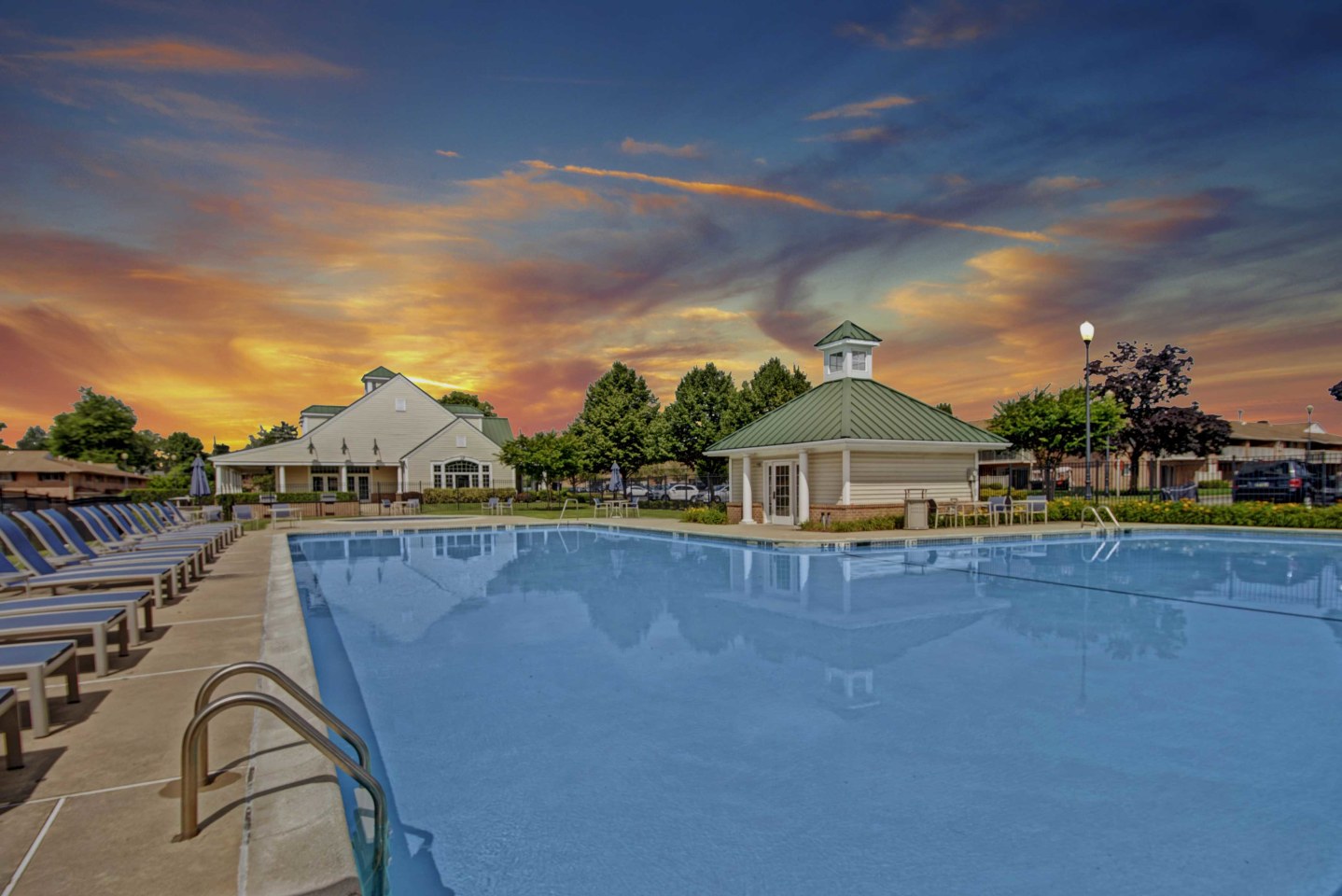 Golf Club Apartments and Townhomes Image 10