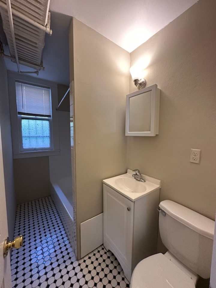 1704 E Locust Street Image 3