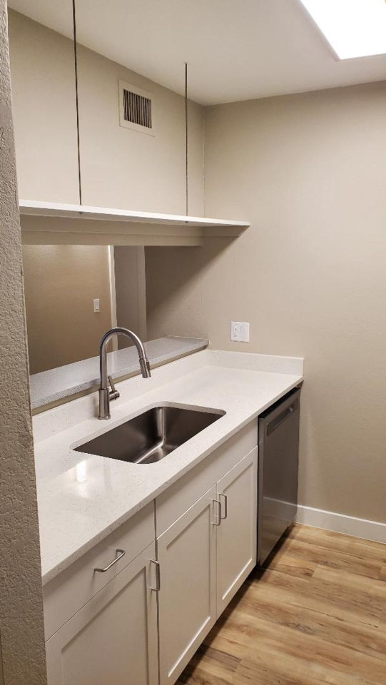 Sand Pebble Apartments Image 10