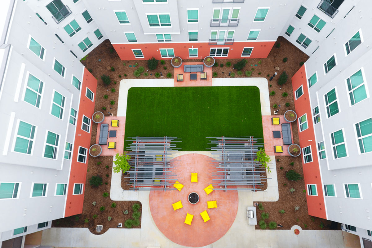 Liv+ Arlington - Student Housing Image 4