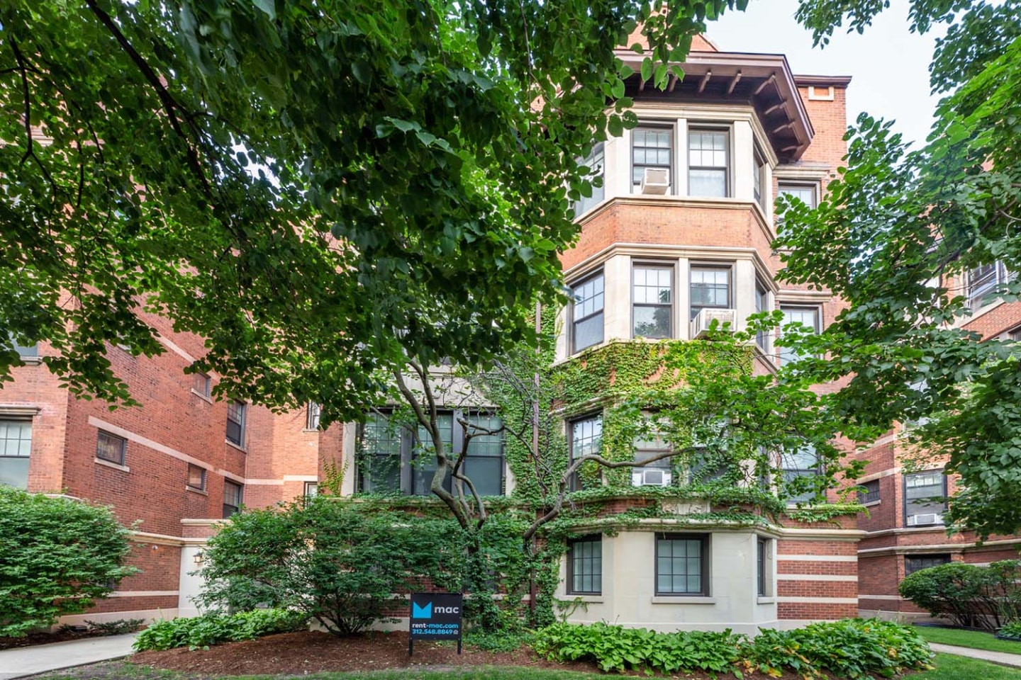 5325 S. Hyde Park Boulevard Image 4
