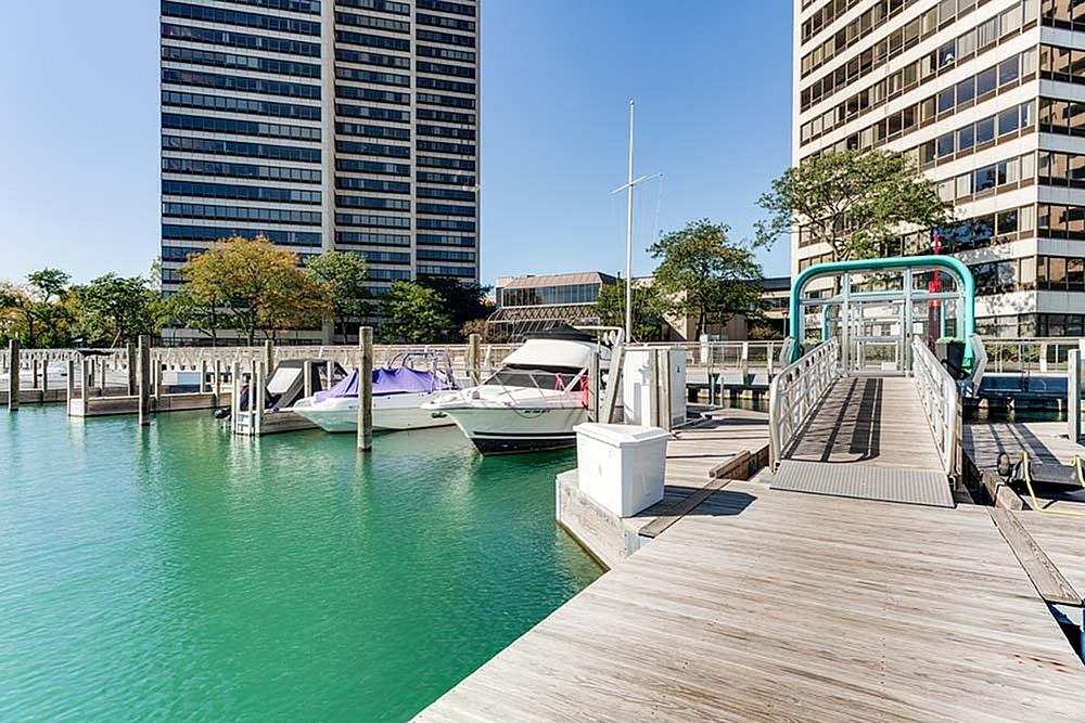 Riverfront Towers Image 57