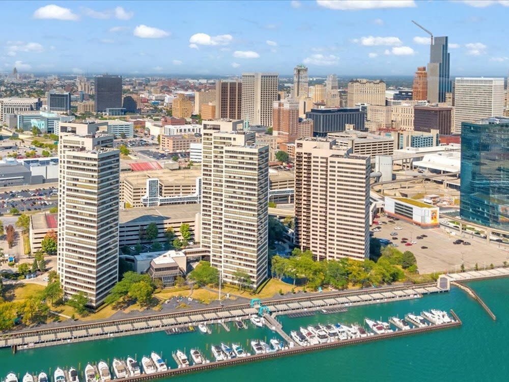 Riverfront Towers Image 8