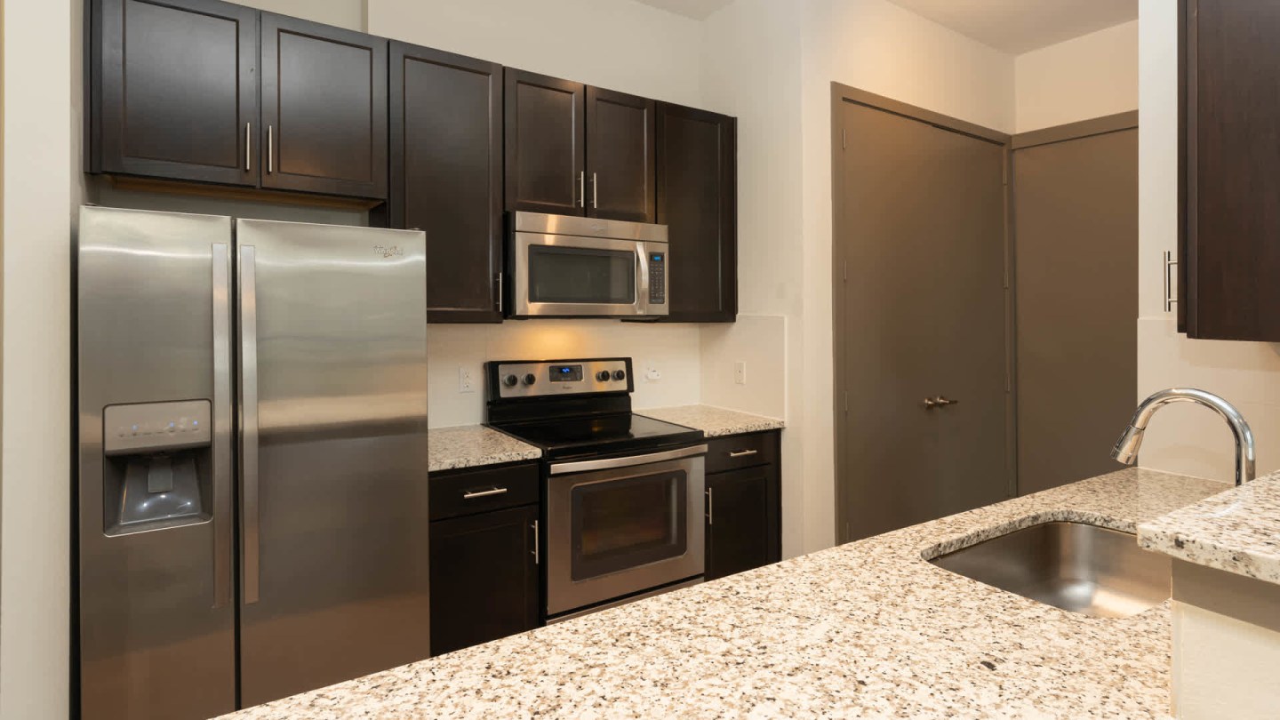 Crest at Park Central Apartments Image 8