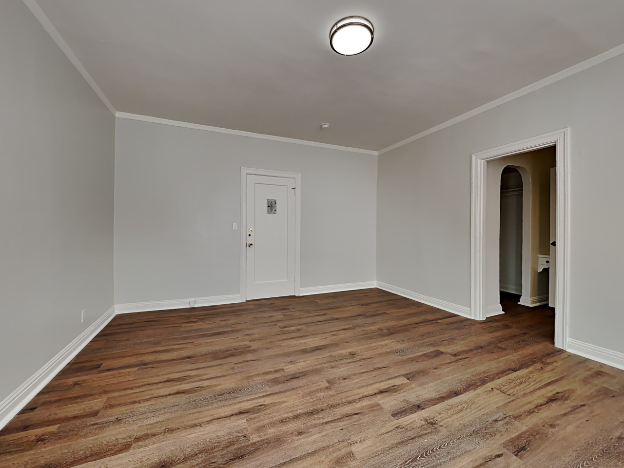 832 Erie Image 4
