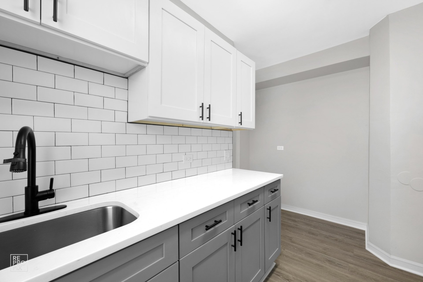7609 S Coles Image 2