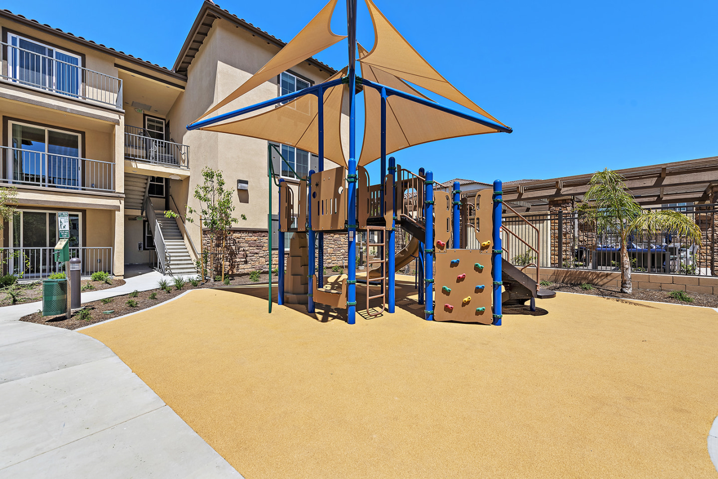 Levante Apartments Homes Image 30