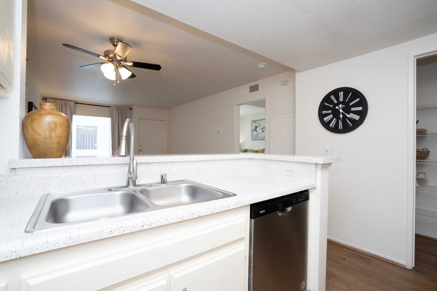 Riverpark apartment homes Image 68
