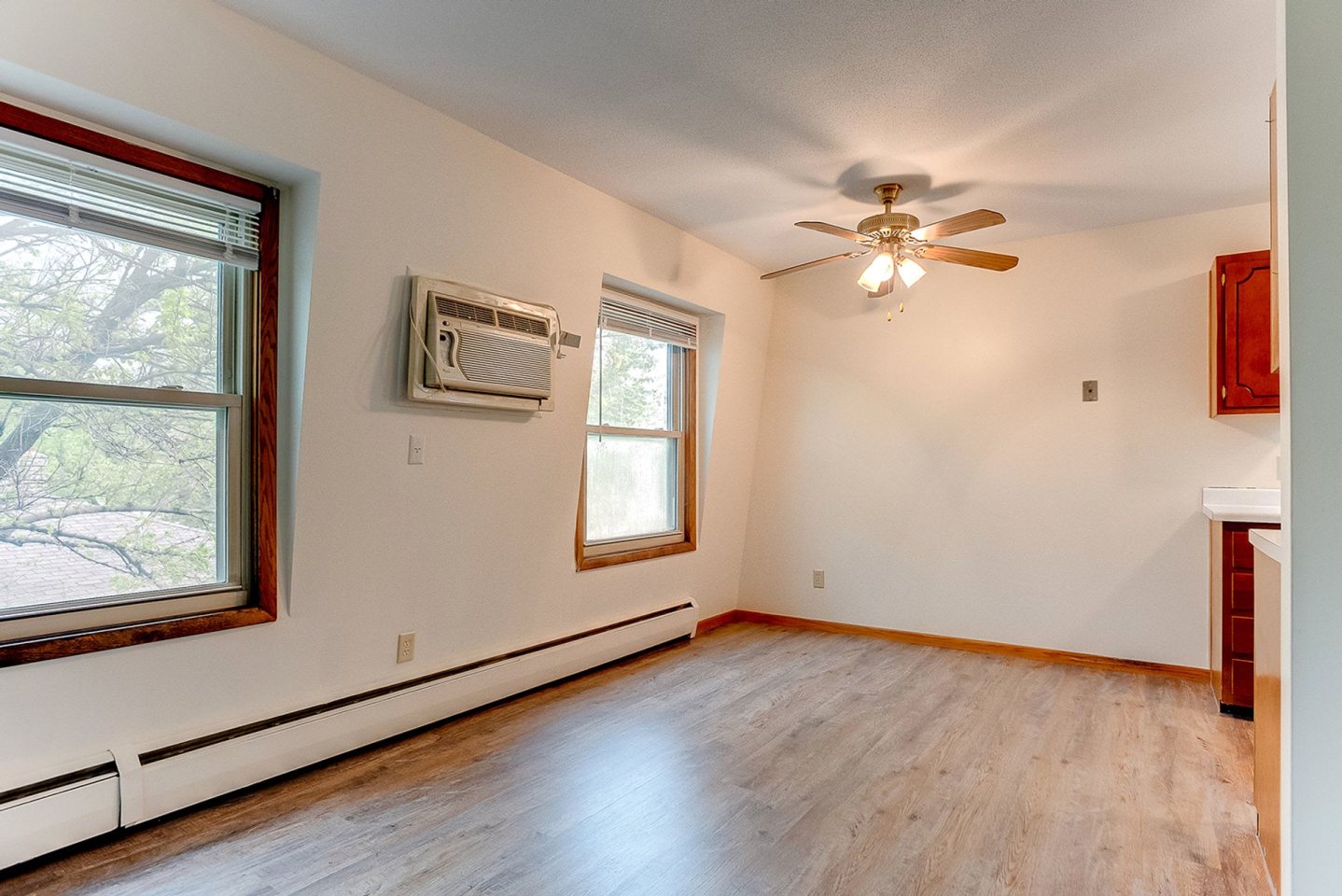 Cambridge Court Apartments Image 2